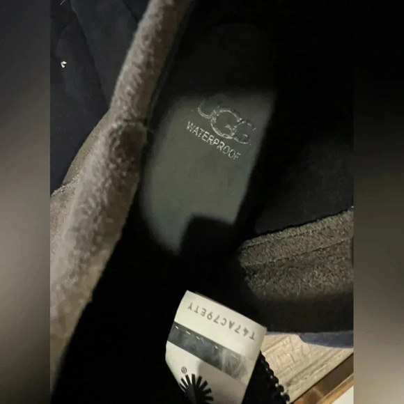 UGG Aureo II Boots Womens 8 Gray Ankle Booties Leather Zip Round Toe winter shoe - Picture 12 of 12